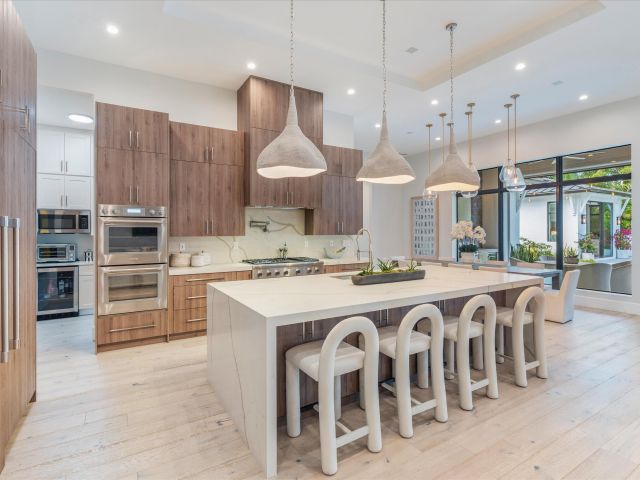 Продажа дома по адресу 501 NW 9th Street - фото 6677785