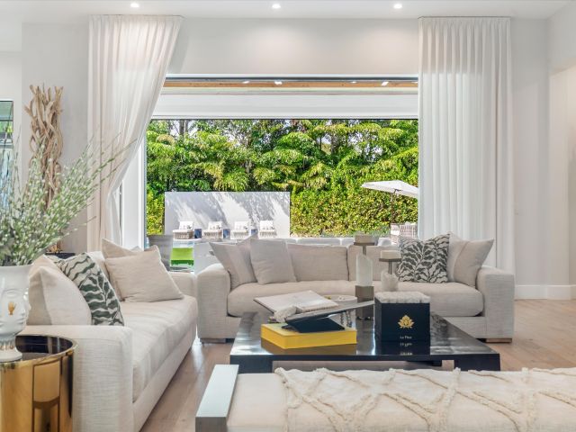 Продажа дома по адресу 501 NW 9th Street - фото 6677790