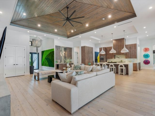 Продажа дома по адресу 501 NW 9th Street - фото 6677791