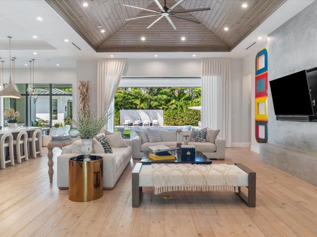 Продажа дома по адресу 501 NW 9th Street - фото 6677792