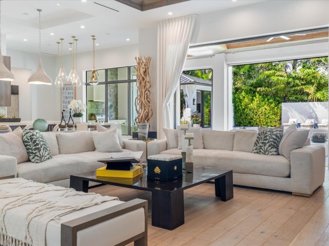 Продажа дома по адресу 501 NW 9th Street - фото 6677802