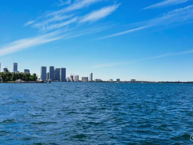 Продажа дома по адресу 444 W Rivo Alto Dr - фото 6632762