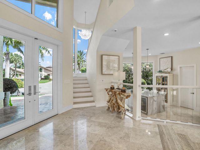 Продажа дома по адресу 968 Hyacinth Drive - фото 6656731