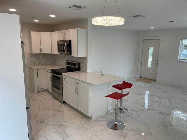 Дом в аренду по адресу 372 NW 4th Court - фото 6642979