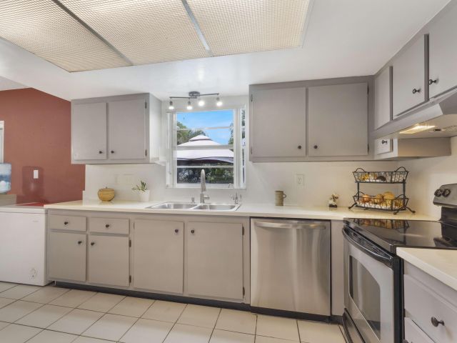 Продажа дома по адресу 101 N Sequoia Drive N - фото 6656408