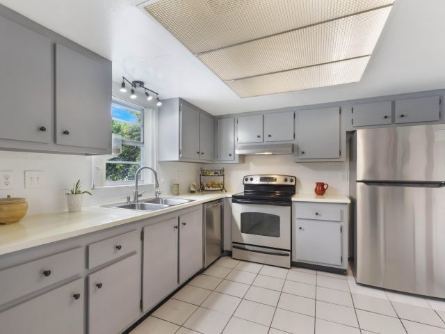 Продажа дома по адресу 101 N Sequoia Drive N - фото 6656409