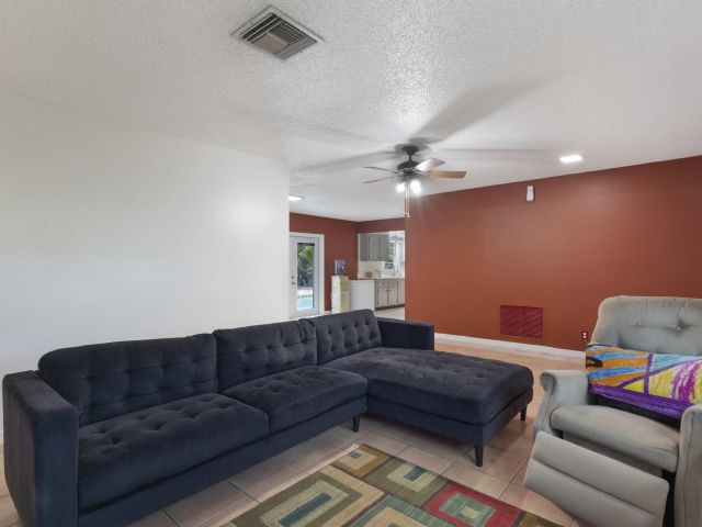 Продажа дома по адресу 101 N Sequoia Drive N - фото 6656415