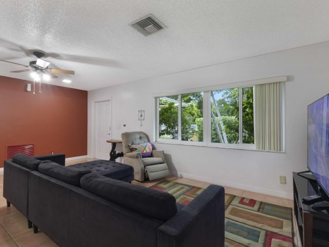 Продажа дома по адресу 101 N Sequoia Drive N - фото 6656416