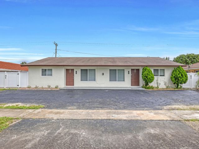 Дом в аренду по адресу 3548 NE 5th Drive - фото 6644010