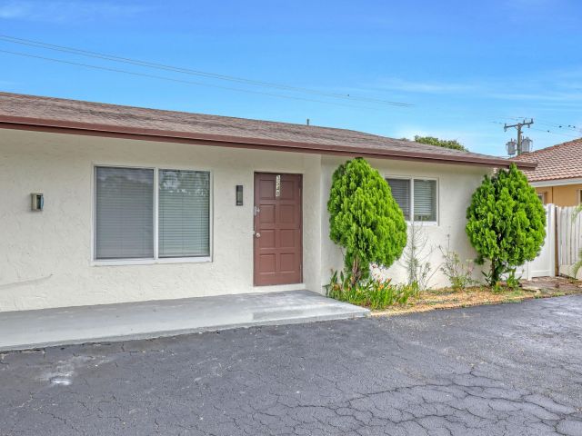 Дом в аренду по адресу 3548 NE 5th Drive - фото 6644014