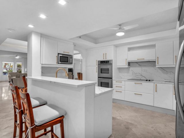 Дом в аренду по адресу 2051 SE 3rd Street Th7 - фото 6642958