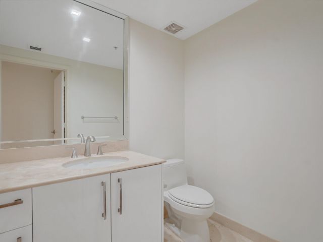 Дом в аренду по адресу 2051 SE 3rd Street Th7 - фото 6642959