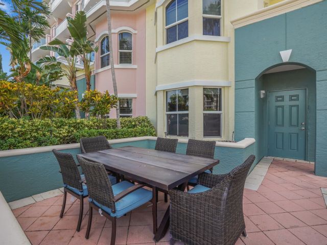 Дом в аренду по адресу 2051 SE 3rd Street Th7 - фото 6642972