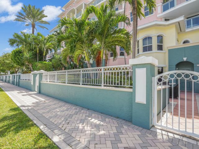 Дом в аренду по адресу 2051 SE 3rd Street Th7 - фото 6642975