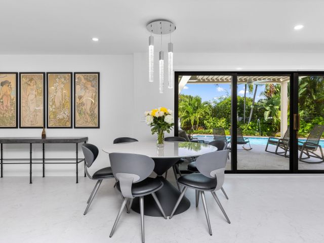 Продажа дома по адресу 843 NE Mulberry Drive - фото 6643991