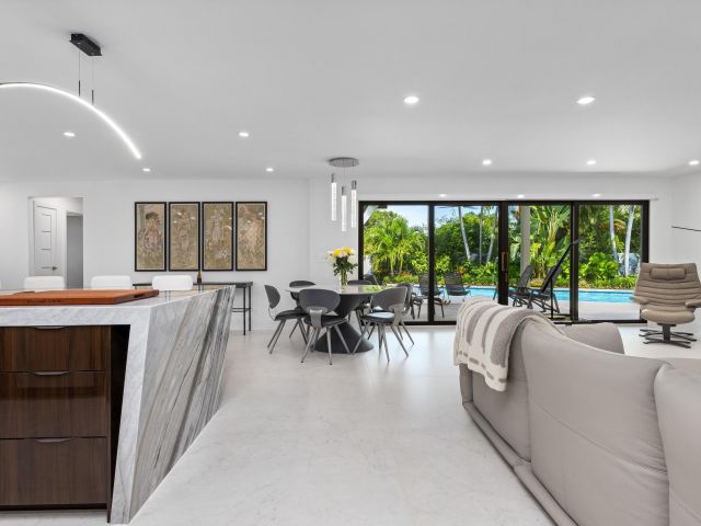 Продажа дома по адресу 843 NE Mulberry Drive - фото 6643992