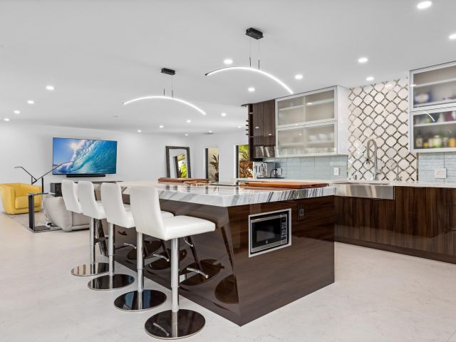 Продажа дома по адресу 843 NE Mulberry Drive - фото 6643994