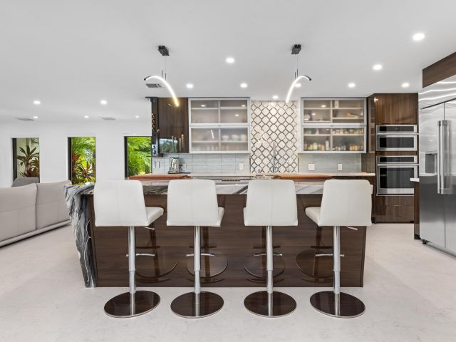 Продажа дома по адресу 843 NE Mulberry Drive - фото 6643995