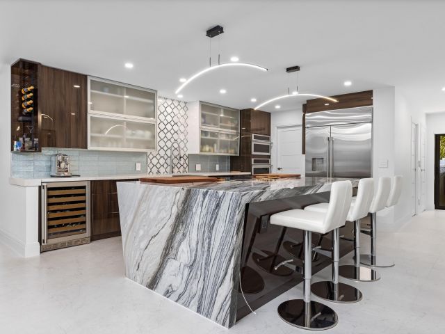 Продажа дома по адресу 843 NE Mulberry Drive - фото 6643996