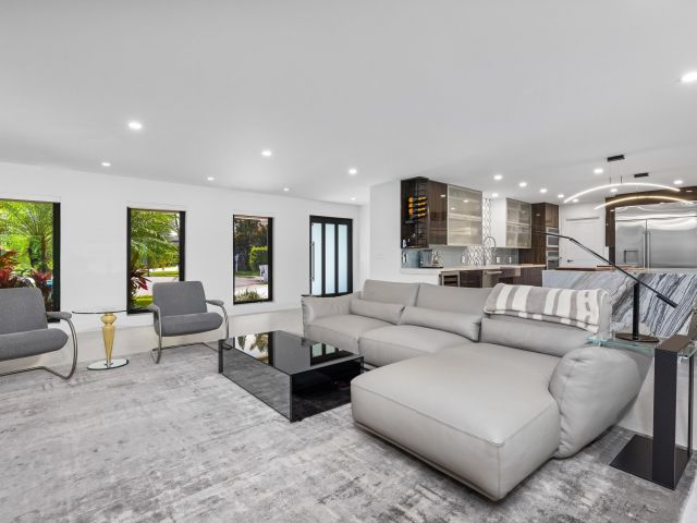 Продажа дома по адресу 843 NE Mulberry Drive - фото 6643997