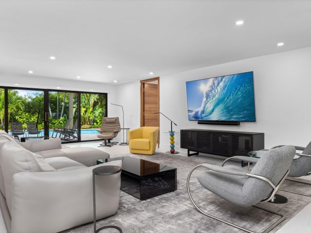 Продажа дома по адресу 843 NE Mulberry Drive - фото 6643998