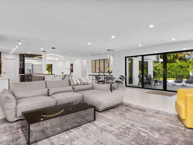 Продажа дома по адресу 843 NE Mulberry Drive - фото 6643999