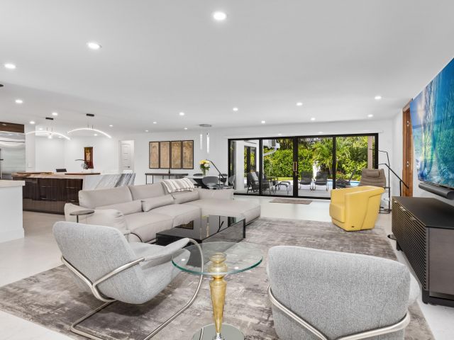 Продажа дома по адресу 843 NE Mulberry Drive - фото 6644001