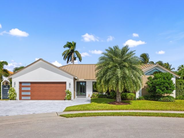 Продажа дома по адресу 843 NE Mulberry Drive - фото 6644004