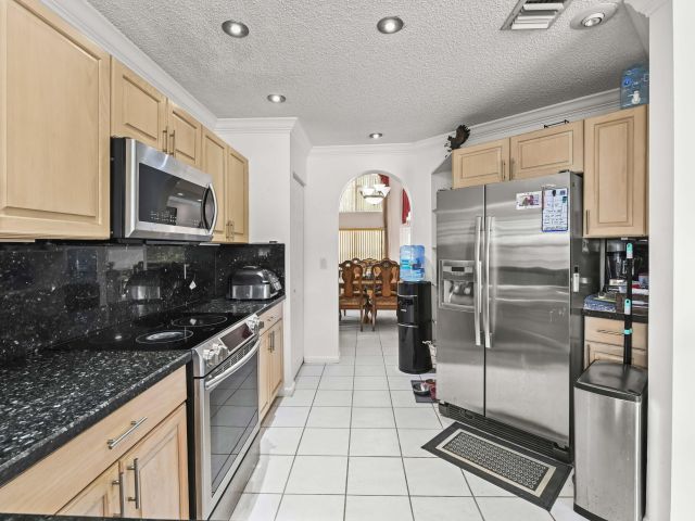 Продажа дома по адресу 375 SW 205th Avenue - фото 6645406