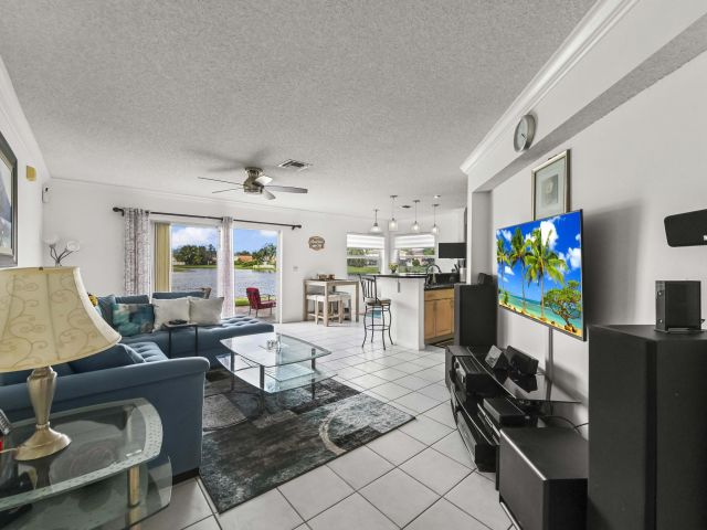 Продажа дома по адресу 375 SW 205th Avenue - фото 6645410