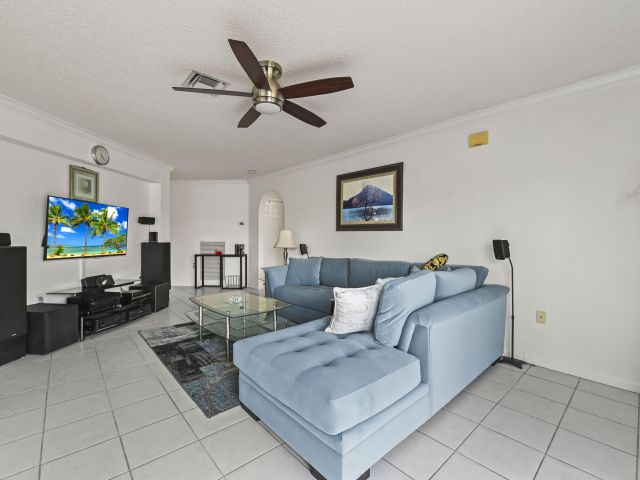 Продажа дома по адресу 375 SW 205th Avenue - фото 6645411