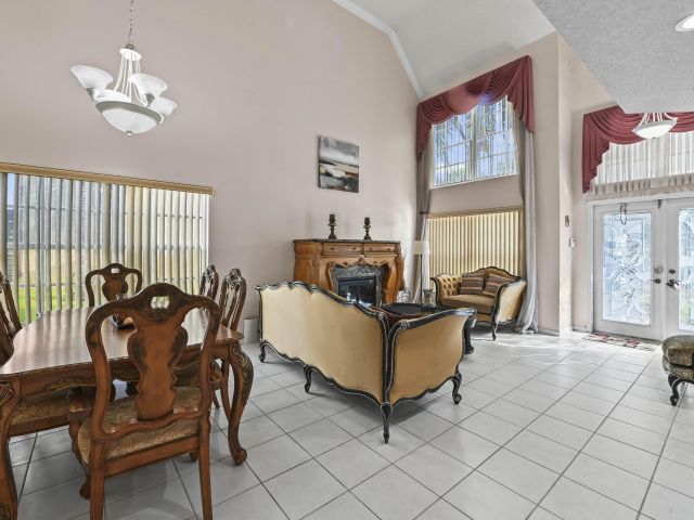 Продажа дома по адресу 375 SW 205th Avenue - фото 6645413