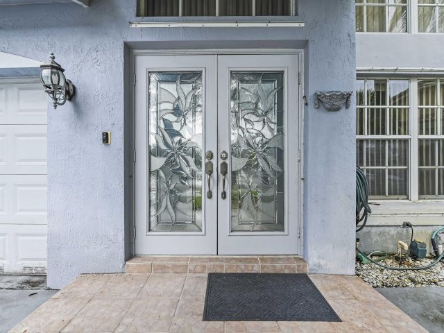 Продажа дома по адресу 375 SW 205th Avenue - фото 6645415