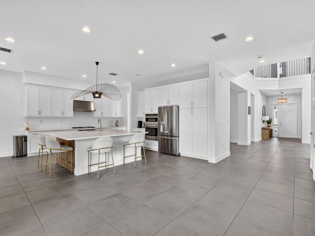 Продажа дома по адресу 8284 Royal County Down Road - фото 6643759