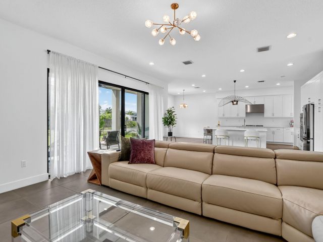 Продажа дома по адресу 8284 Royal County Down Road - фото 6643762