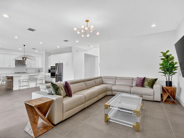 Продажа дома по адресу 8284 Royal County Down Road - фото 6643763