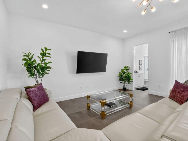 Продажа дома по адресу 8284 Royal County Down Road - фото 6643764