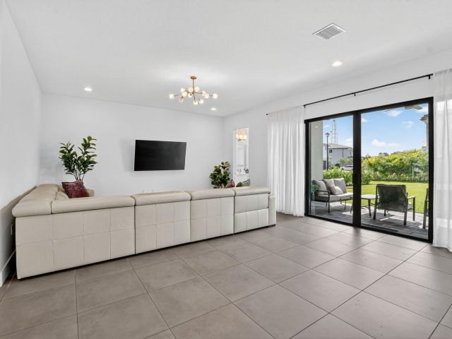 Продажа дома по адресу 8284 Royal County Down Road - фото 6643766