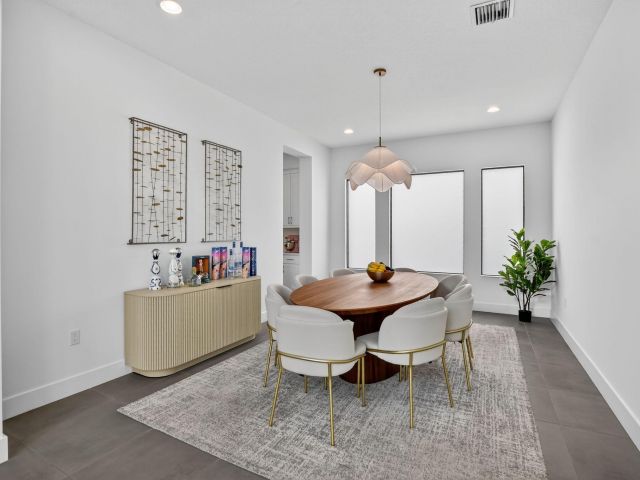 Продажа дома по адресу 8284 Royal County Down Road - фото 6643768