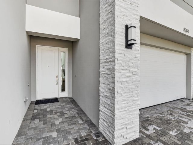 Продажа дома по адресу 8284 Royal County Down Road - фото 6643775