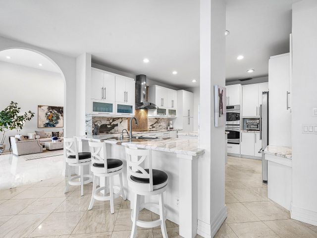 Продажа дома по адресу 4976 Bocaire Boulevard - фото 6649910