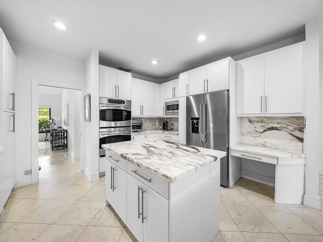 Продажа дома по адресу 4976 Bocaire Boulevard - фото 6649911