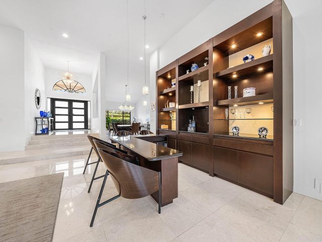 Продажа дома по адресу 4976 Bocaire Boulevard - фото 6649914