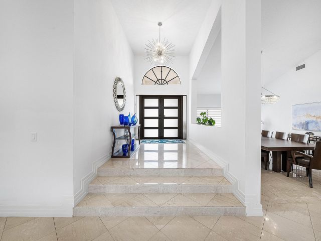 Продажа дома по адресу 4976 Bocaire Boulevard - фото 6649919