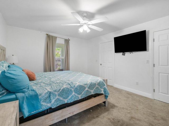 Продажа дома по адресу 625 Forest Hill Boulevard - фото 6637317