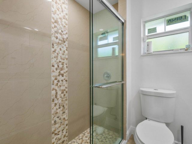 Продажа дома по адресу 625 Forest Hill Boulevard - фото 6637318