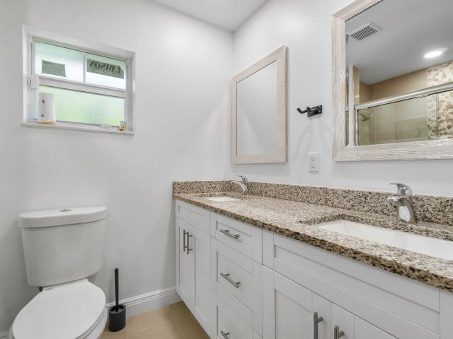 Продажа дома по адресу 625 Forest Hill Boulevard - фото 6637319