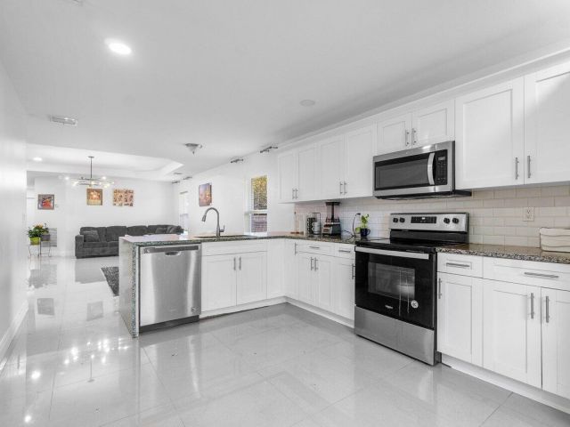 Продажа дома по адресу 625 Forest Hill Boulevard - фото 6637324