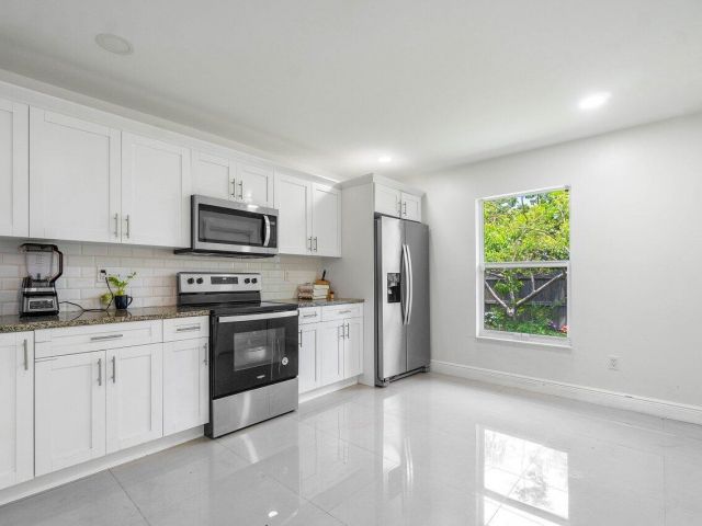 Продажа дома по адресу 625 Forest Hill Boulevard - фото 6637325