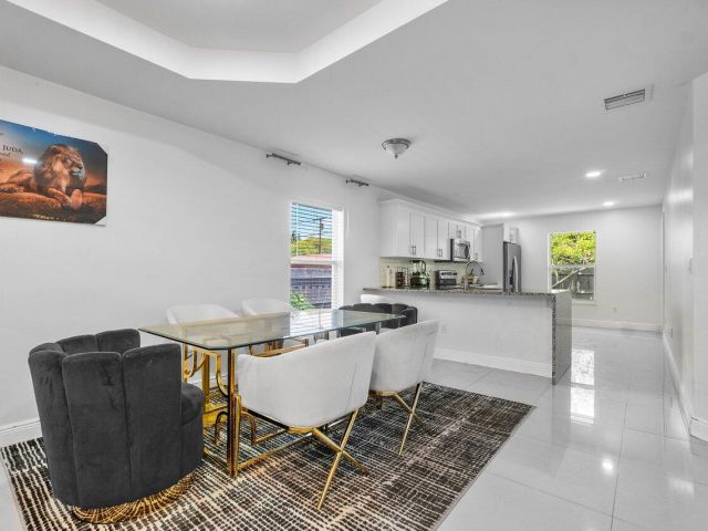 Продажа дома по адресу 625 Forest Hill Boulevard - фото 6637329